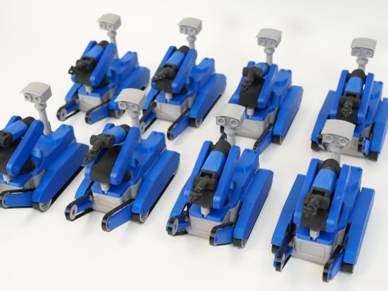 fabriquer une série de maquettes de robots Lucy en impression 3D