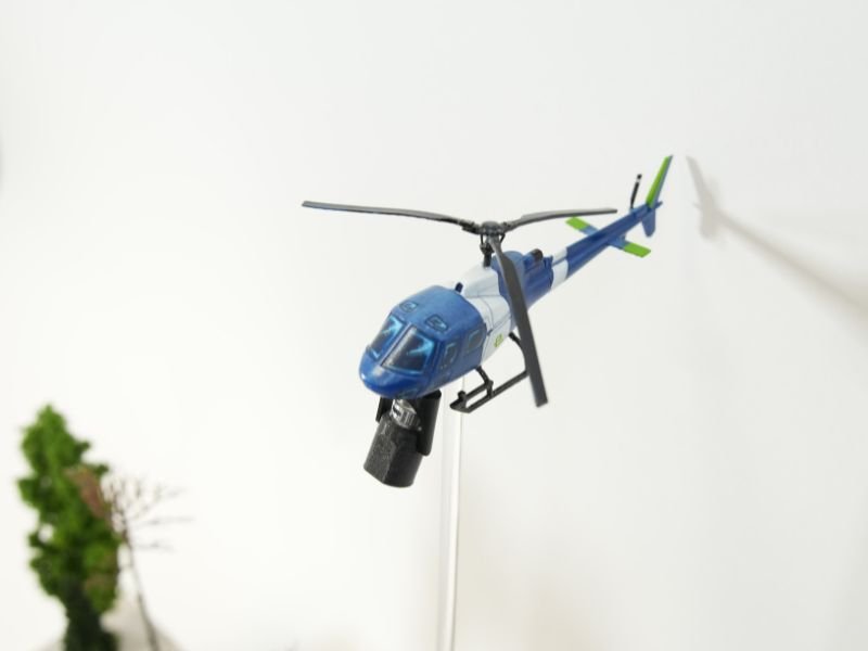 un hélicoptère imprimé en 3D résine